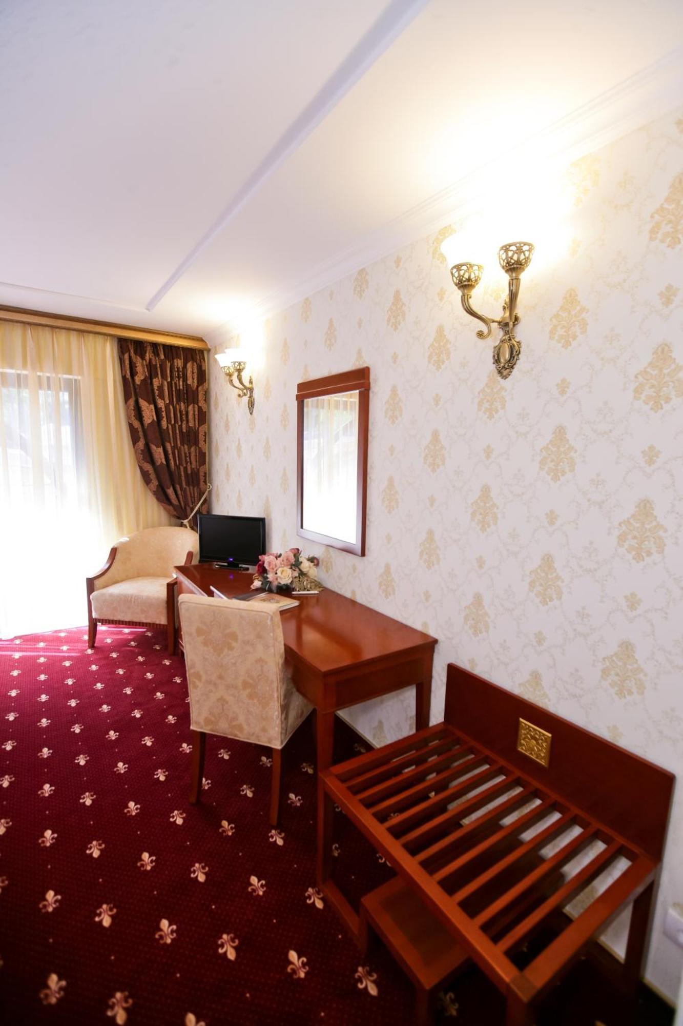 Hotel Restaurant La Castel Iasi Room photo